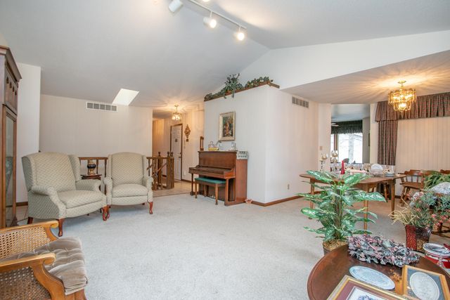 400 CEDAR LN, Columbia, MO 65201