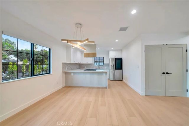 7401 Dempsey Ave, Van Nuys, CA 91406