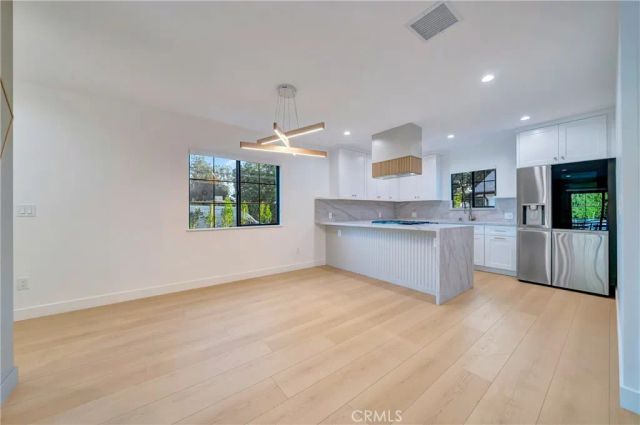 7401 Dempsey Ave, Van Nuys, CA 91406