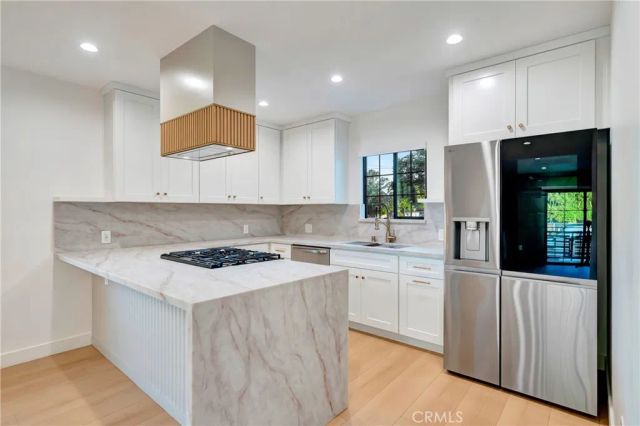 7401 Dempsey Ave, Van Nuys, CA 91406