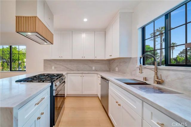 7401 Dempsey Ave, Van Nuys, CA 91406