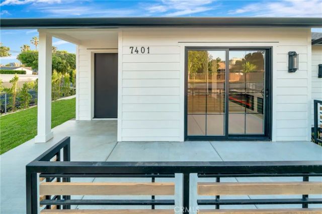 7401 Dempsey Ave, Van Nuys, CA 91406