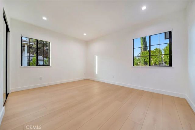 7401 Dempsey Ave, Van Nuys, CA 91406