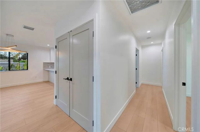 7401 Dempsey Ave, Van Nuys, CA 91406