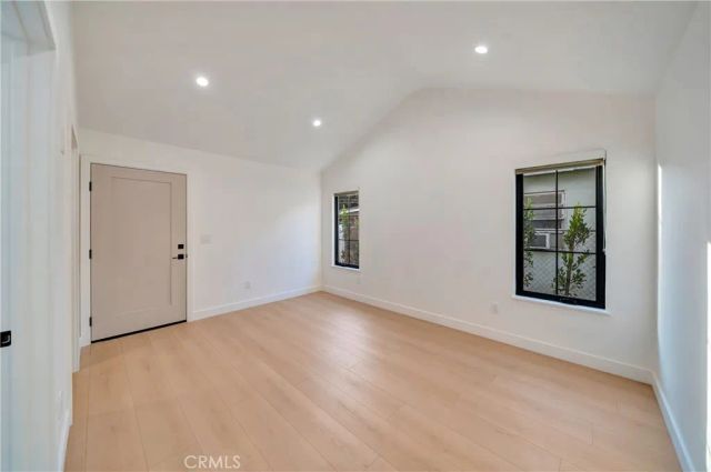 7401 Dempsey Ave, Van Nuys, CA 91406