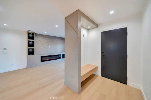 7401 Dempsey Ave, Van Nuys, CA 91406