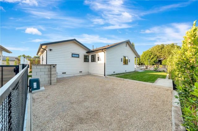 7401 Dempsey Ave, Van Nuys, CA 91406