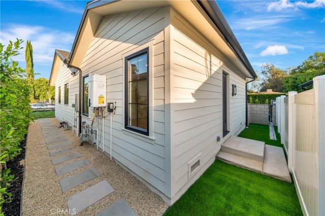 7401 Dempsey Ave, Van Nuys, CA 91406