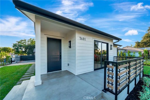 7401 Dempsey Ave, Van Nuys, CA 91406