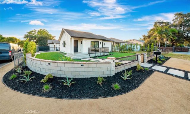 7401 Dempsey Ave, Van Nuys, CA 91406