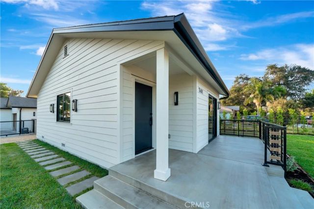 7401 Dempsey Ave, Van Nuys, CA 91406