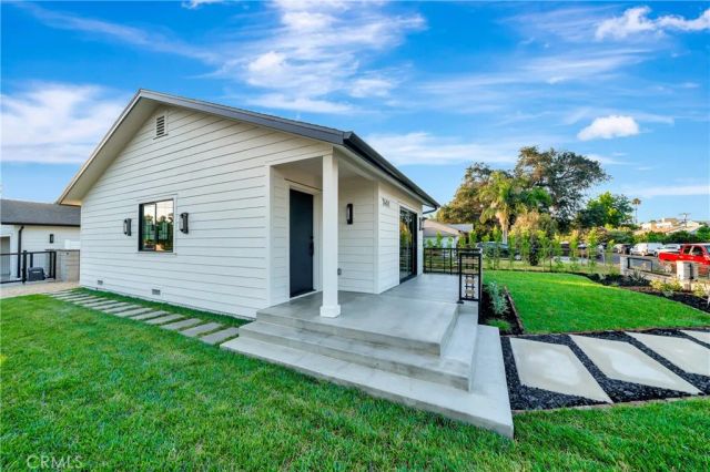 7401 Dempsey Ave, Van Nuys, CA 91406