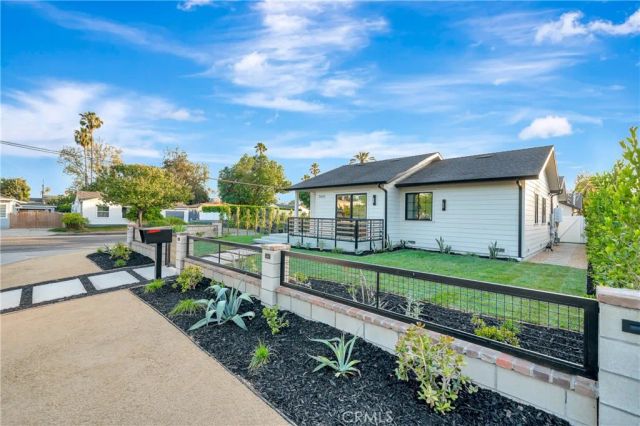 7401 Dempsey Ave, Van Nuys, CA 91406