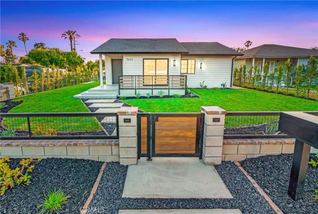 7401 Dempsey Ave, Van Nuys, CA 91406