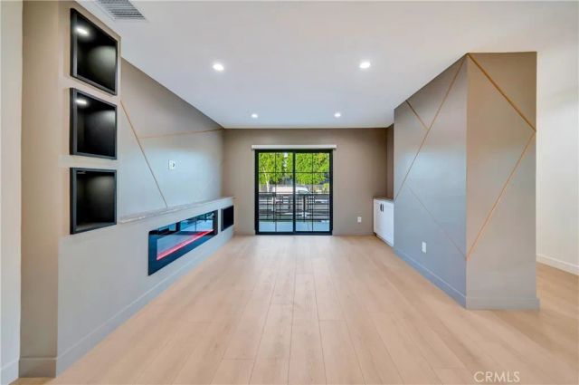 7401 Dempsey Ave, Van Nuys, CA 91406