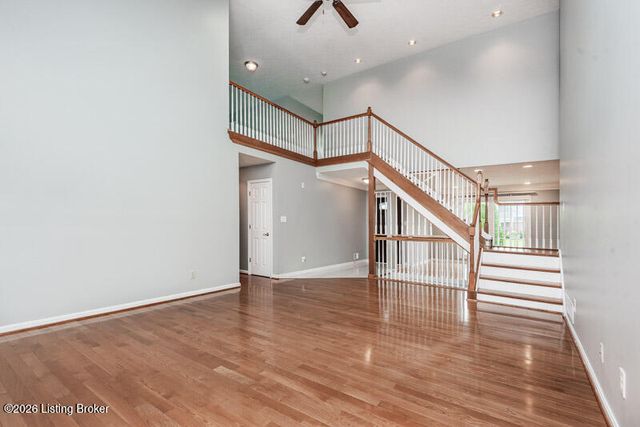10305 Old Altar Ct, Louisville, KY 40291