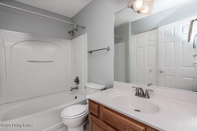10305 Old Altar Ct, Louisville, KY 40291