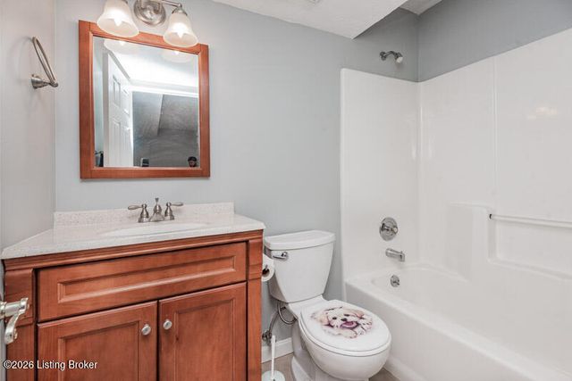 10305 Old Altar Ct, Louisville, KY 40291