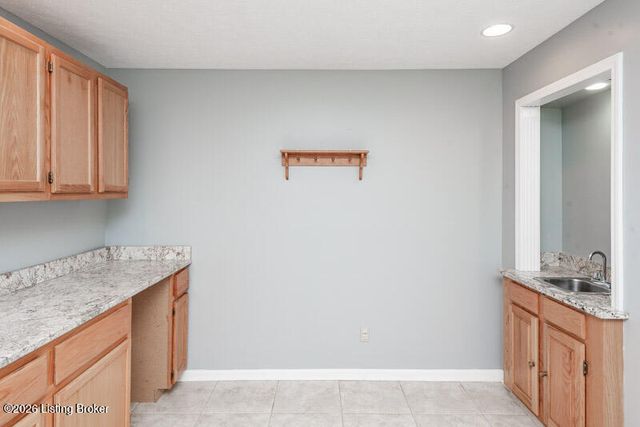 10305 Old Altar Ct, Louisville, KY 40291