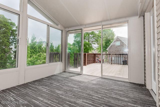 10305 Old Altar Ct, Louisville, KY 40291