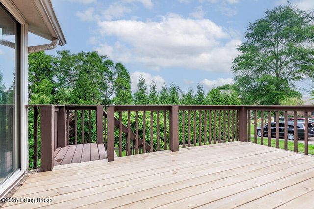 10305 Old Altar Ct, Louisville, KY 40291