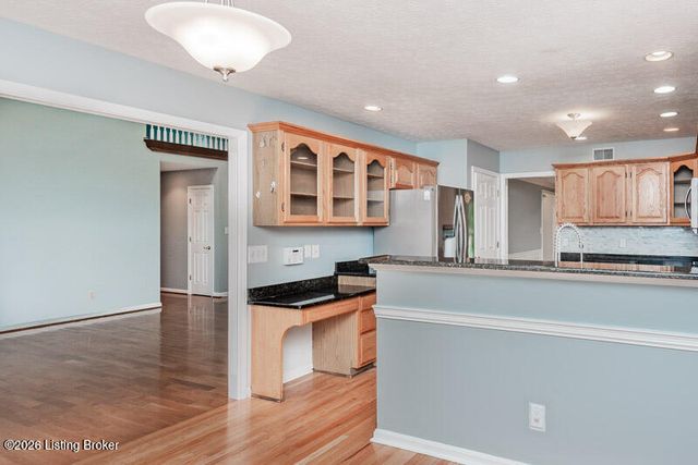 10305 Old Altar Ct, Louisville, KY 40291