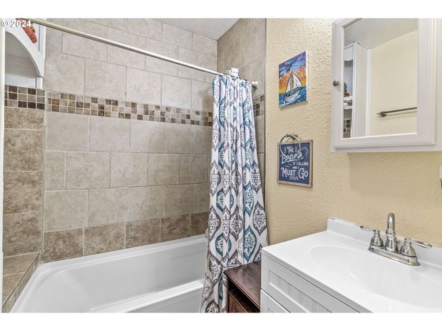 268 25TH Ave, Longview, WA 98632