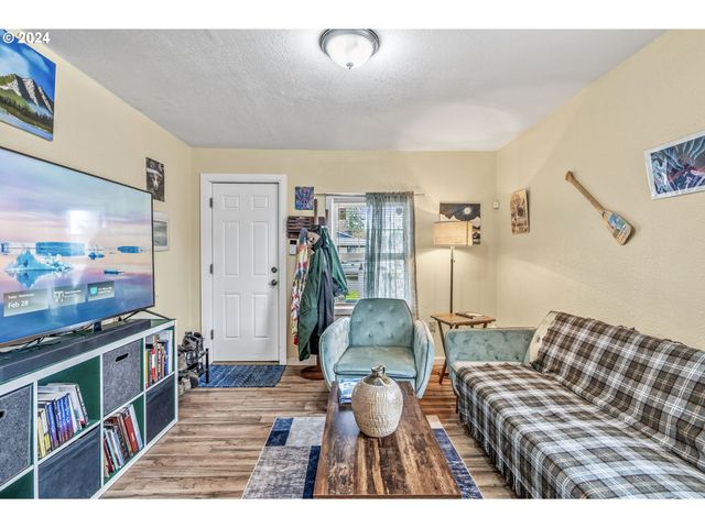 268 25TH Ave, Longview, WA 98632