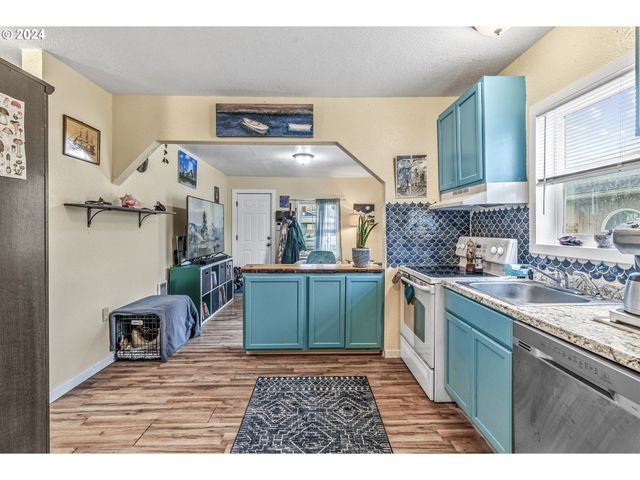 268 25TH Ave, Longview, WA 98632