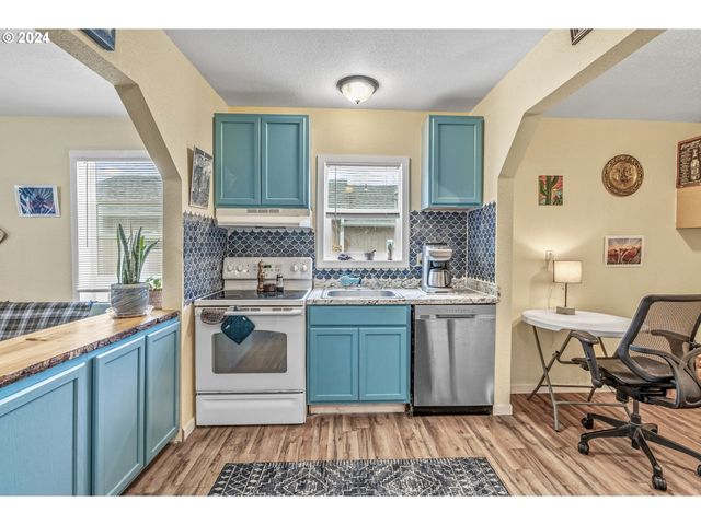 268 25TH Ave, Longview, WA 98632