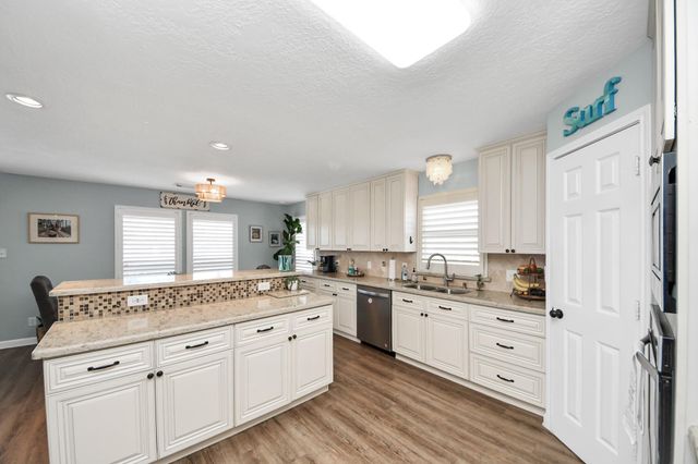 731 Marlin Street, Bayou Vista, TX 77563