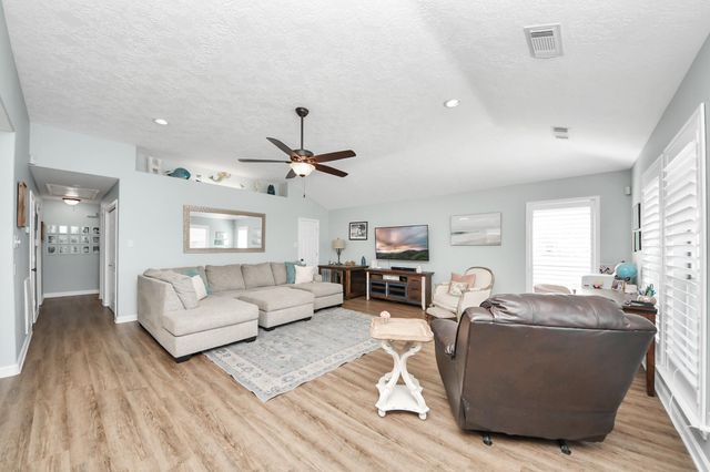 731 Marlin Street, Bayou Vista, TX 77563