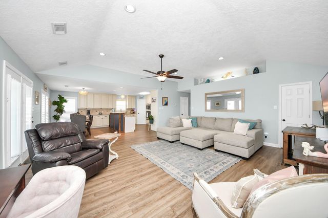 731 Marlin Street, Bayou Vista, TX 77563