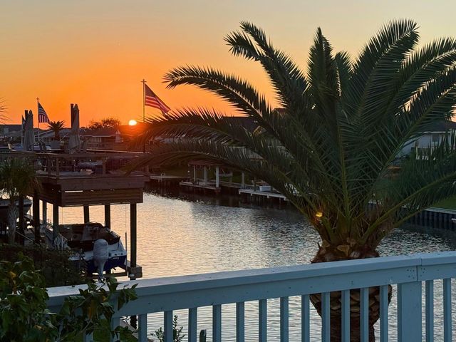 731 Marlin Street, Bayou Vista, TX 77563