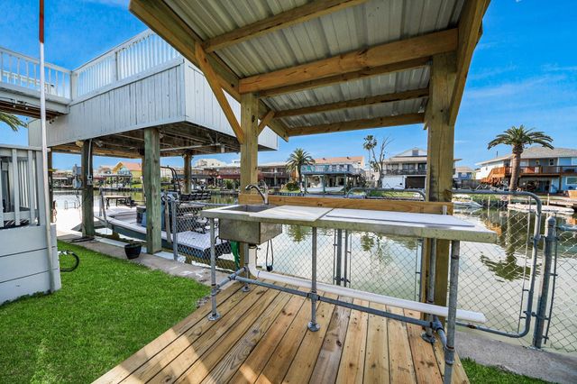 731 Marlin Street, Bayou Vista, TX 77563