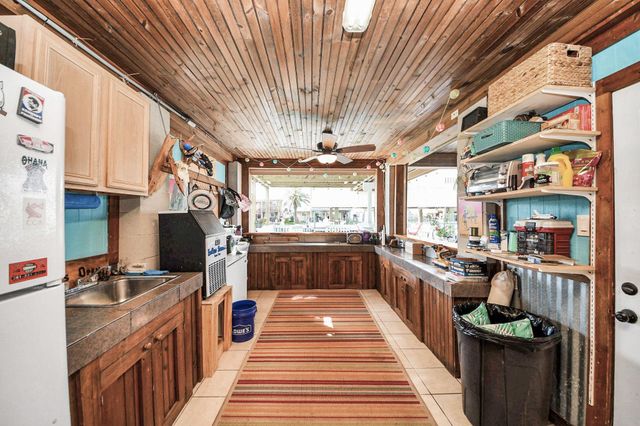 731 Marlin Street, Bayou Vista, TX 77563