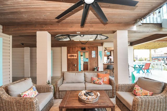 731 Marlin Street, Bayou Vista, TX 77563