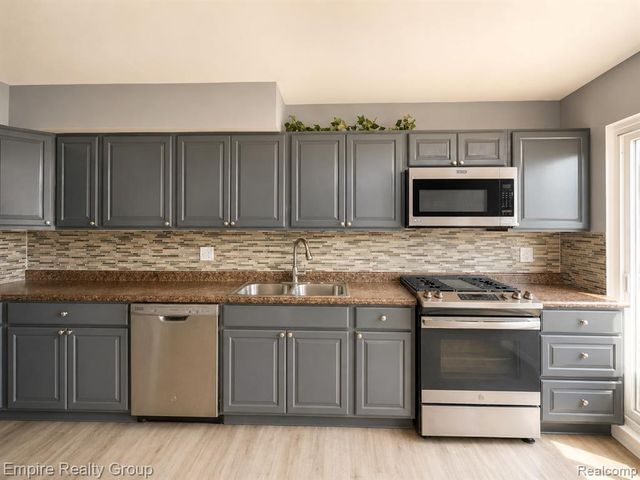 36826 Park Place Drive, Sterling Heights, MI 48310