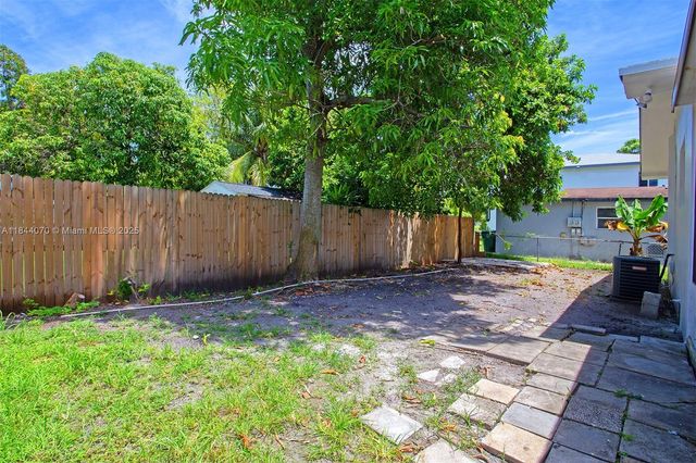 4647 NW 15th Ct, Miami, FL 33142