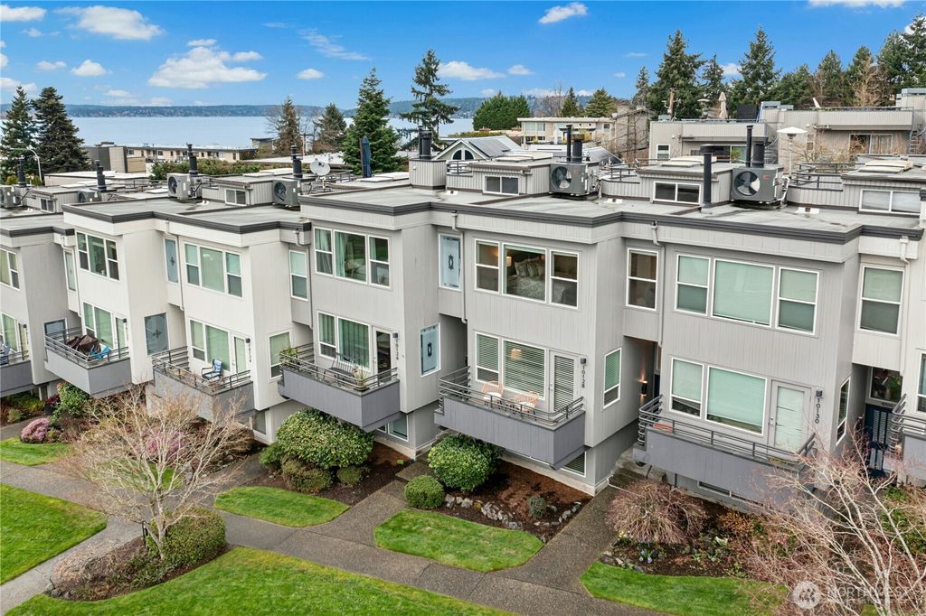 10128 NE 63rd Street, Kirkland, WA 98033