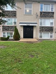 9409 S 79th Court 2N, Hickory Hills, IL 60457
