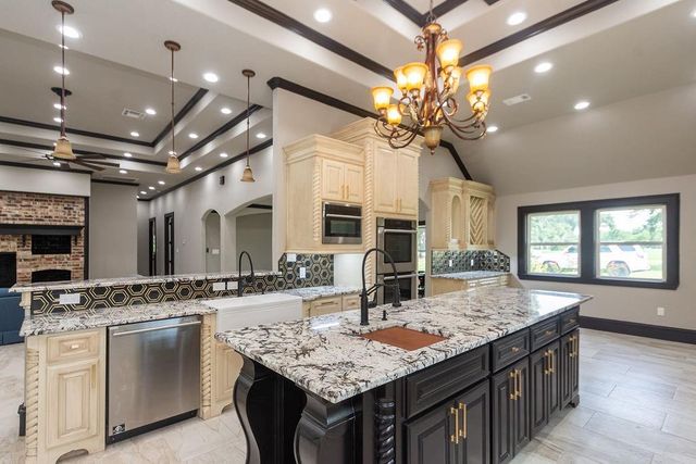 5685 County Road 823, West Columbia, TX 77486
