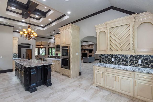 5685 County Road 823, West Columbia, TX 77486