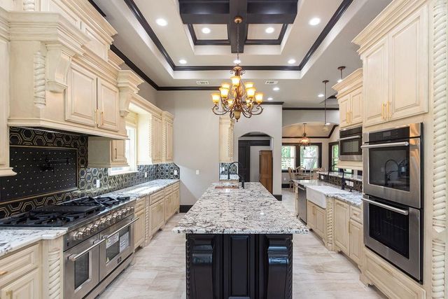 5685 County Road 823, West Columbia, TX 77486