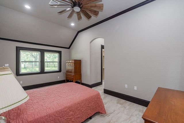 5685 County Road 823, West Columbia, TX 77486