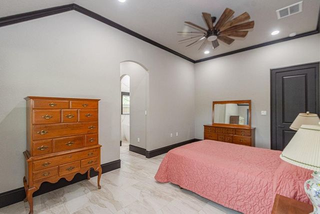 5685 County Road 823, West Columbia, TX 77486