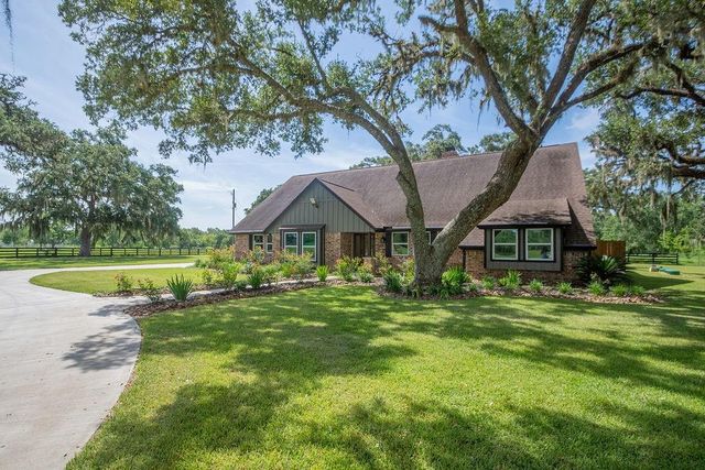 5685 County Road 823, West Columbia, TX 77486