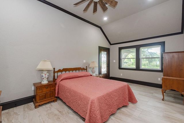 5685 County Road 823, West Columbia, TX 77486