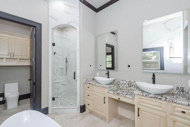 5685 County Road 823, West Columbia, TX 77486