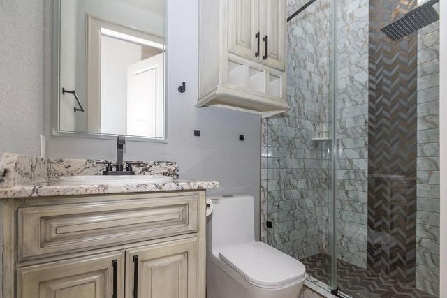 5685 County Road 823, West Columbia, TX 77486